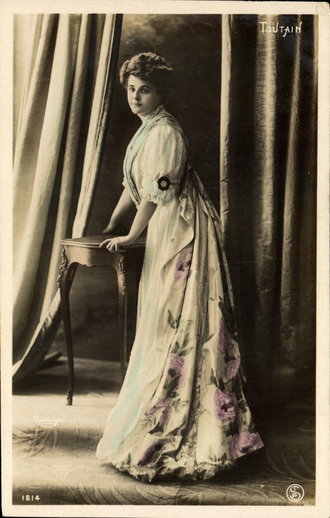 VINTAGE POSTCARD Fantasy Toutain Woman