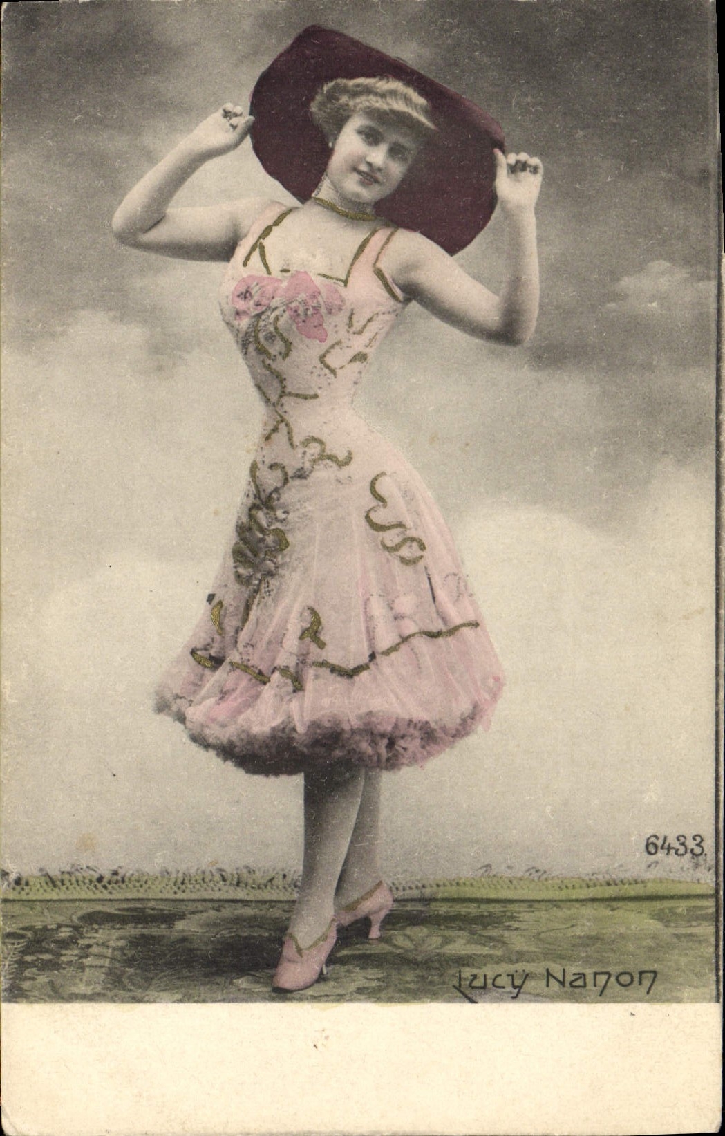 CPA Fantaisie Femme Lucy Nanon 