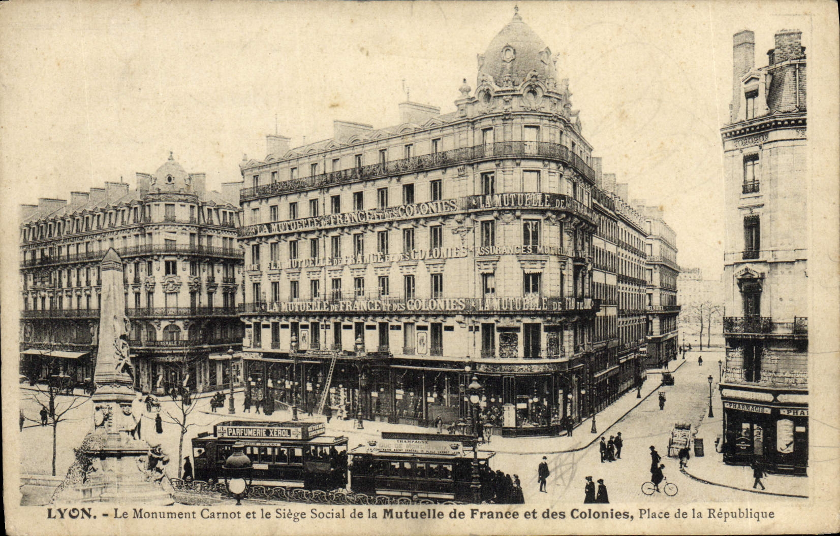 CPA Assurance Lyon Le monument Carnot et le siege de la Mutuelle de France et des Colonies