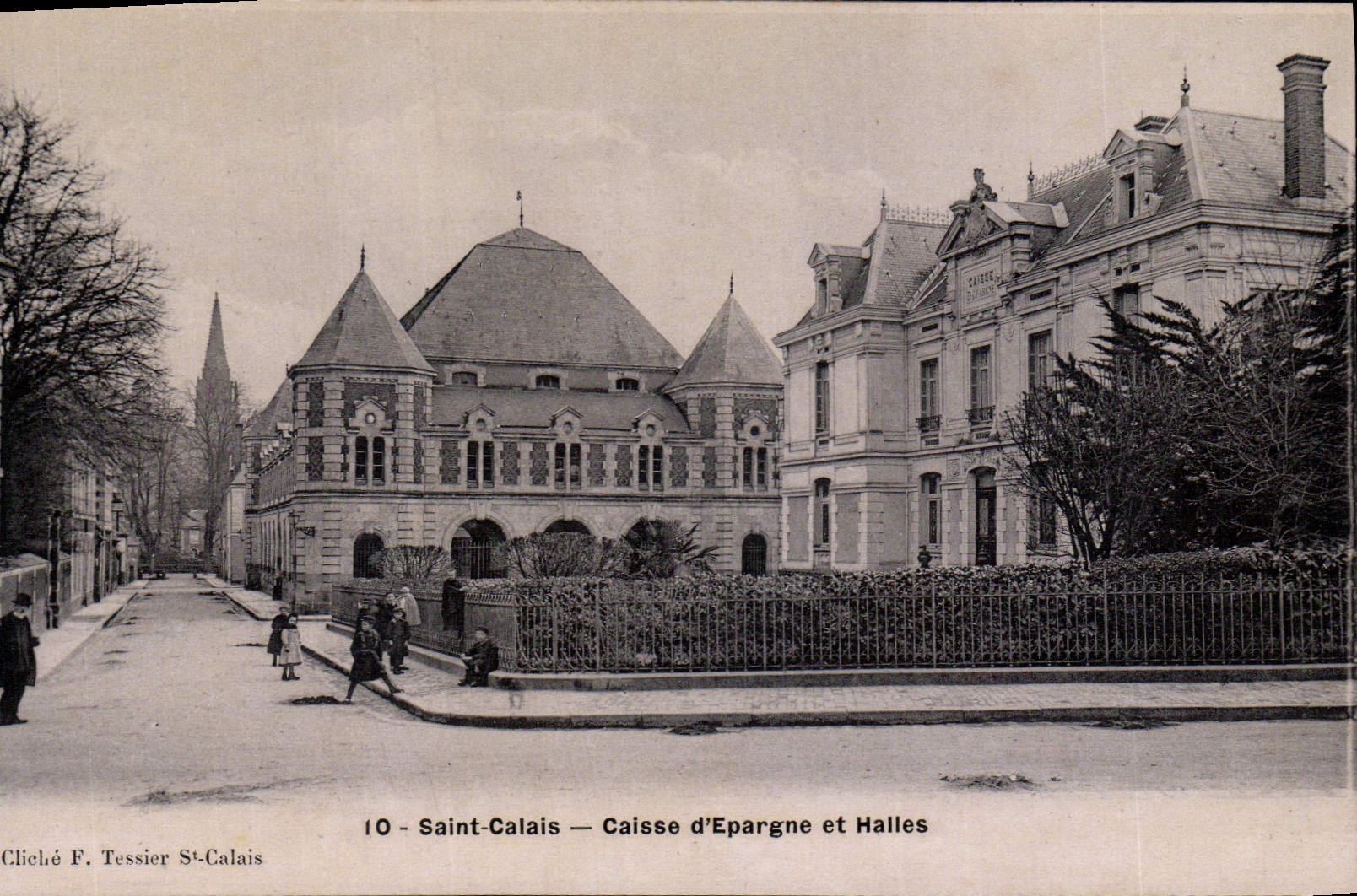 Banco de ahorros del banco de la POSTAL de la VENDIMIA y mercados Calais Saint