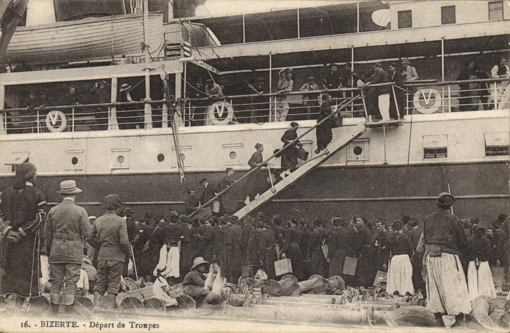 CPA Militaria Bizerte Tunisie Depart de troupes