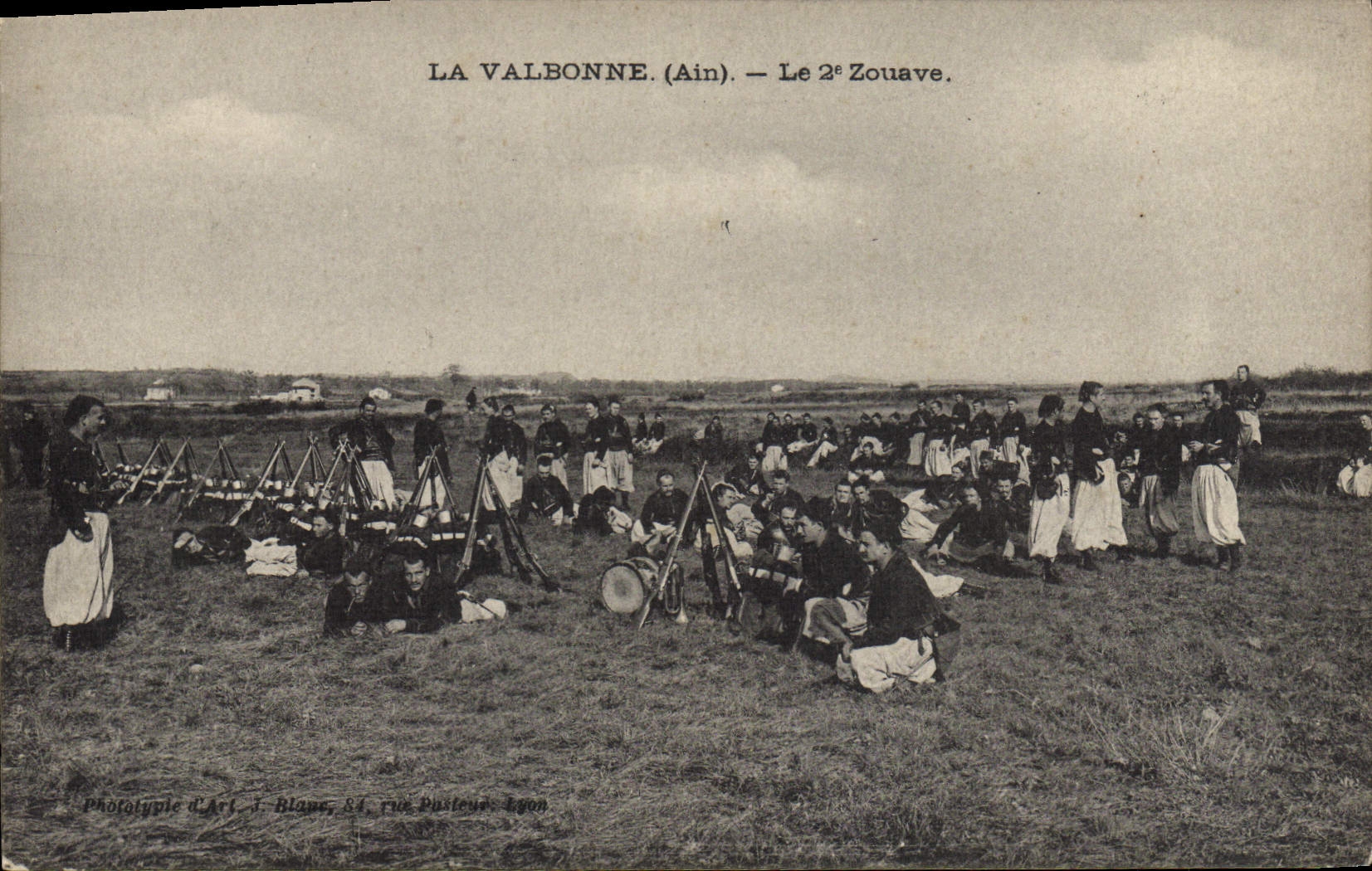 VINTAGE POSTCARD Militaria Valbonne the 2nd zouave