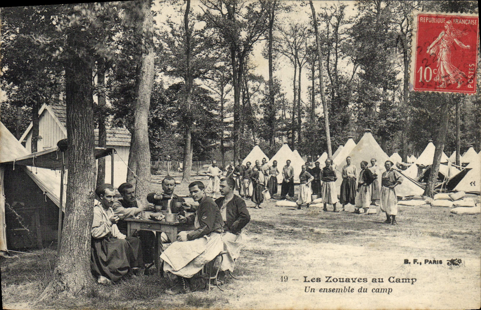 CPA Militaria Les zouaves au camp Un ensemble du camp 