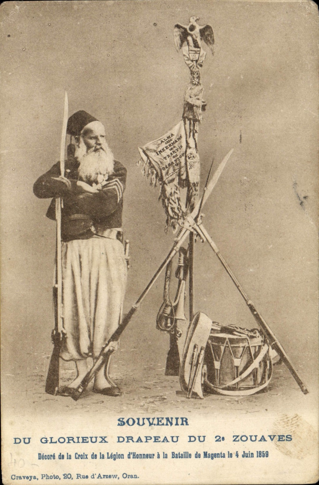 CPA Militaria Souvenir du glorieux drapeau du 2eme Zouaves 