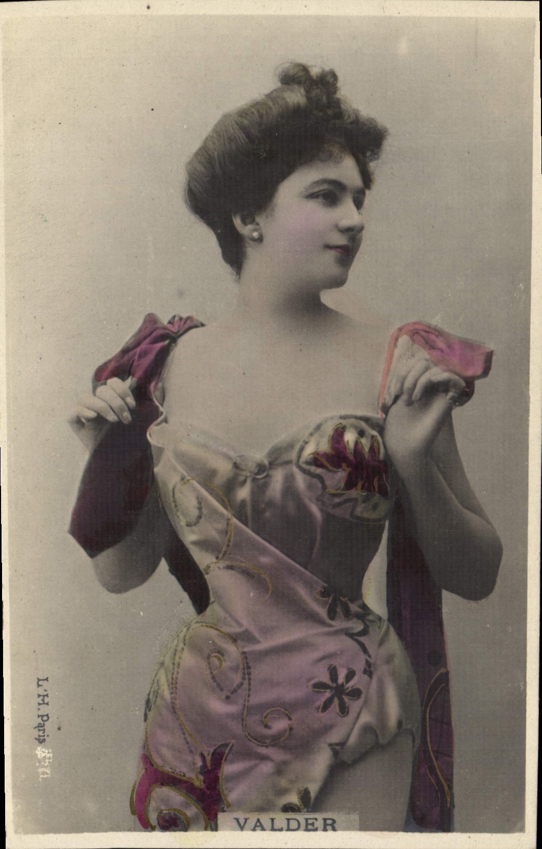 VINTAGE POSTCARD Fantasy Woman Valder Theater
