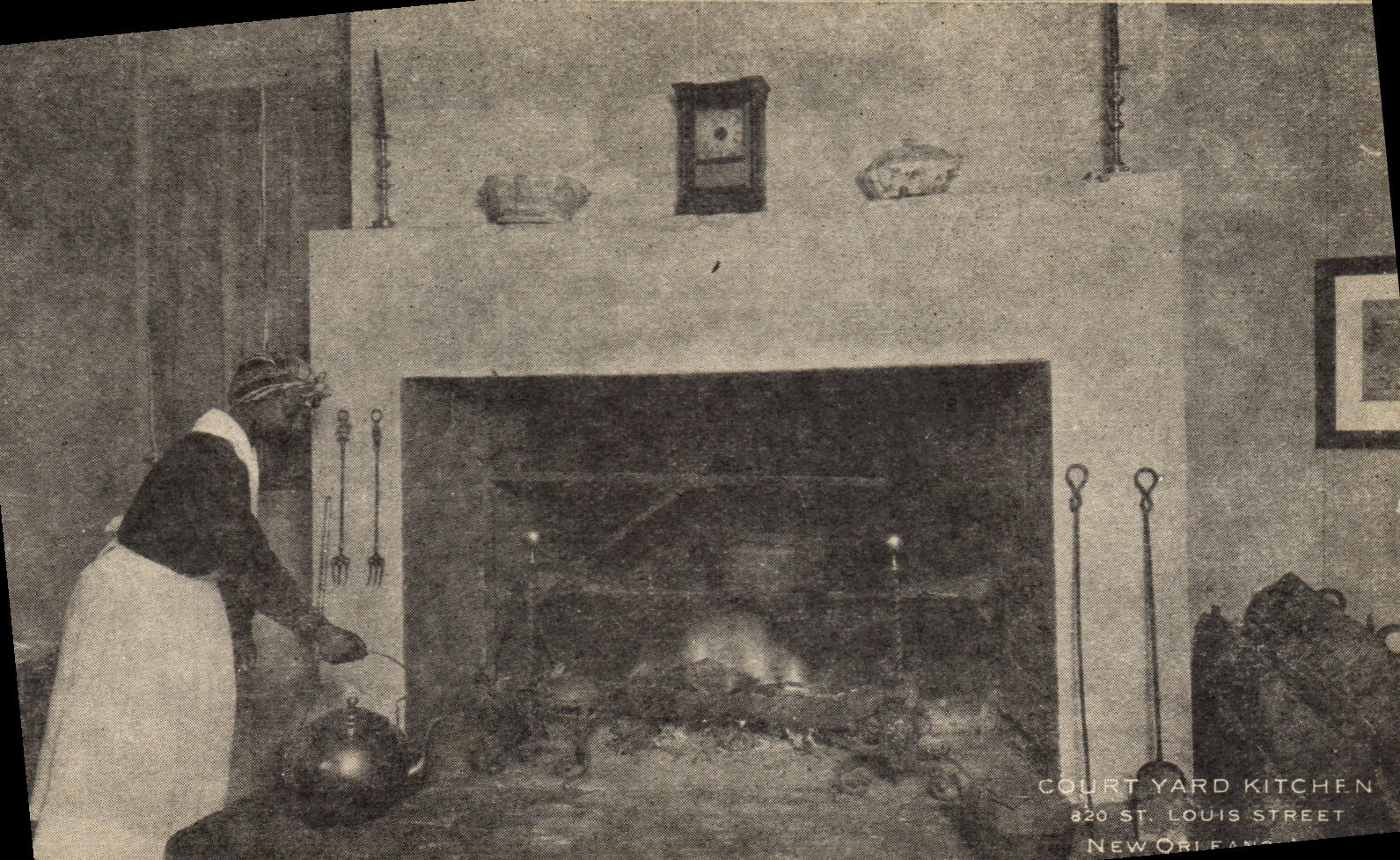 CPA Negre Femme Noire Court Yard Kitchen St louis Street New Orleans Between Bourbon and Dauphine