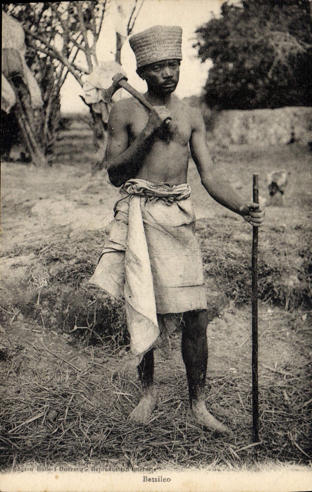 Hombre negro Betsileo del negro de la POSTAL de la VENDIMIA