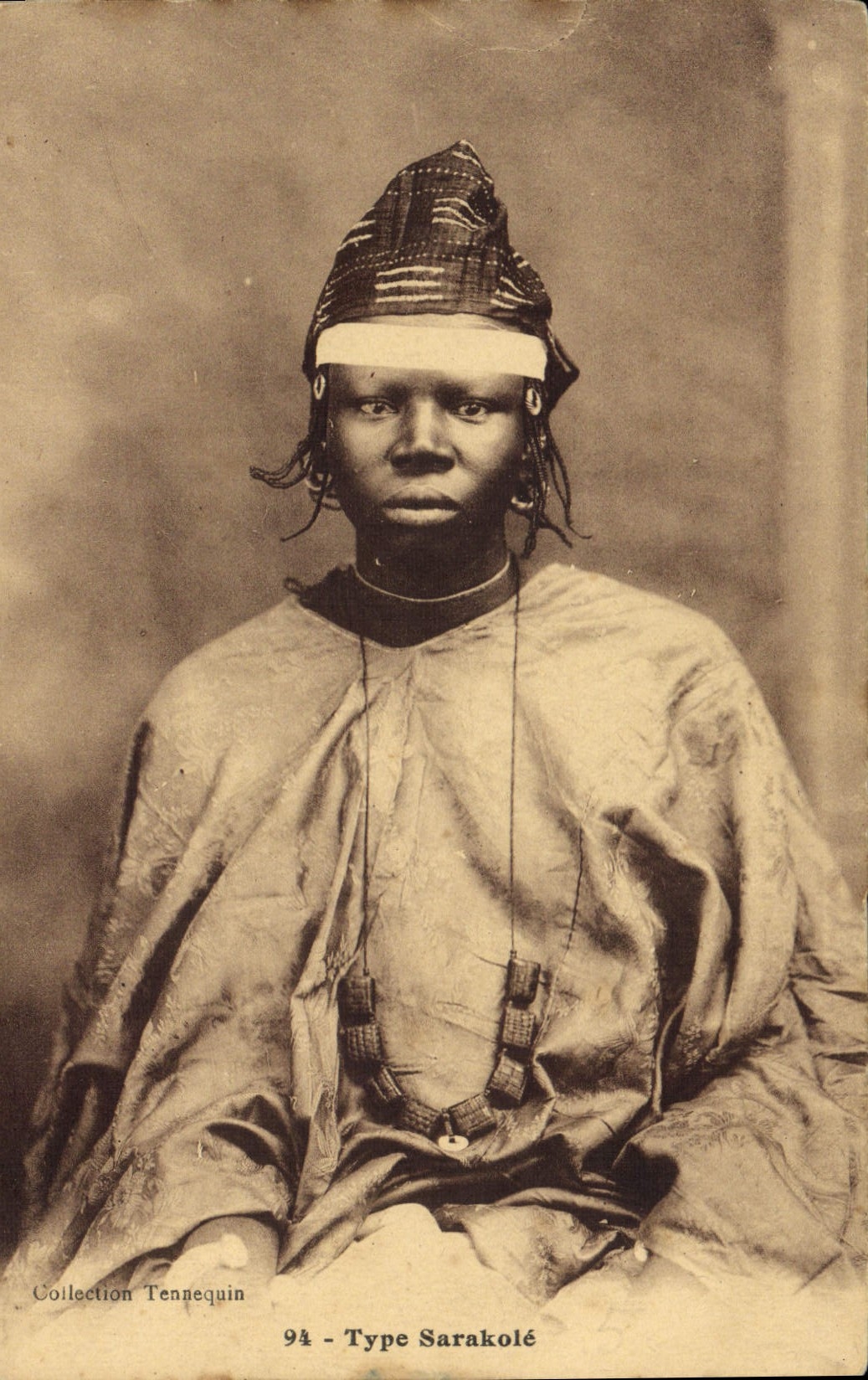 Estándar Sarakole de la mujer negra del negro de la POSTAL de la VENDIMIA