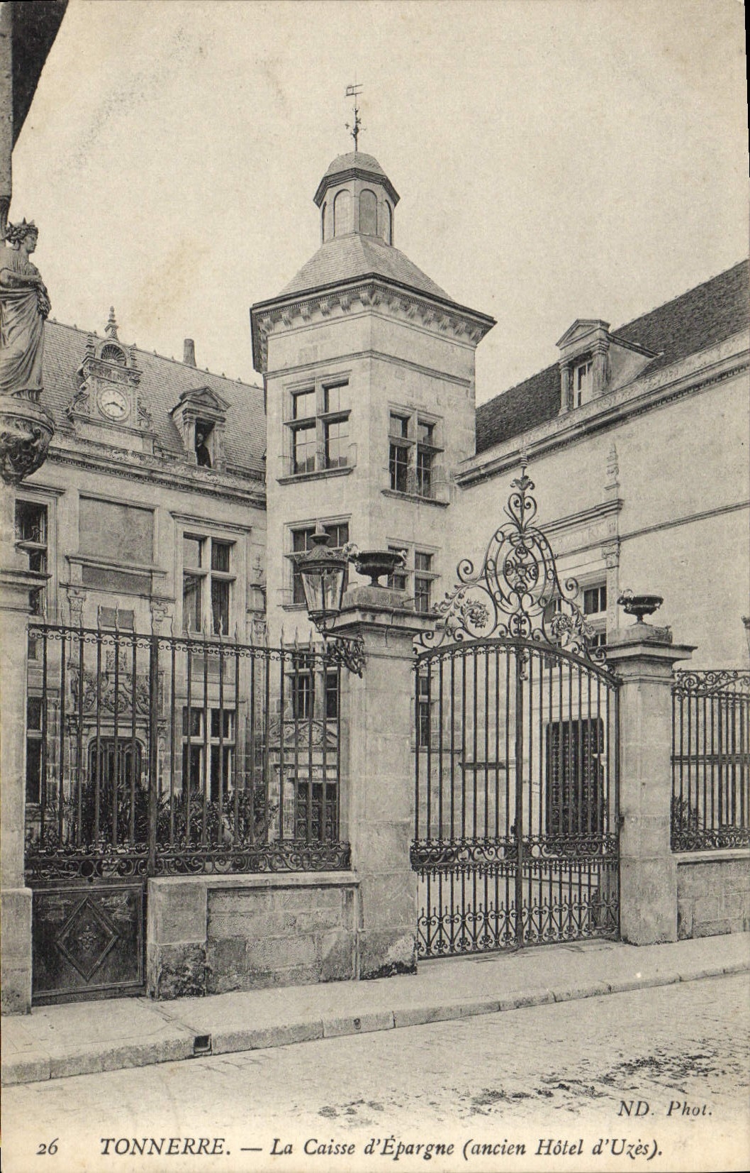 VINTAGE POSTCARD Bank Savings bank Old hotel of Uzes Thunder