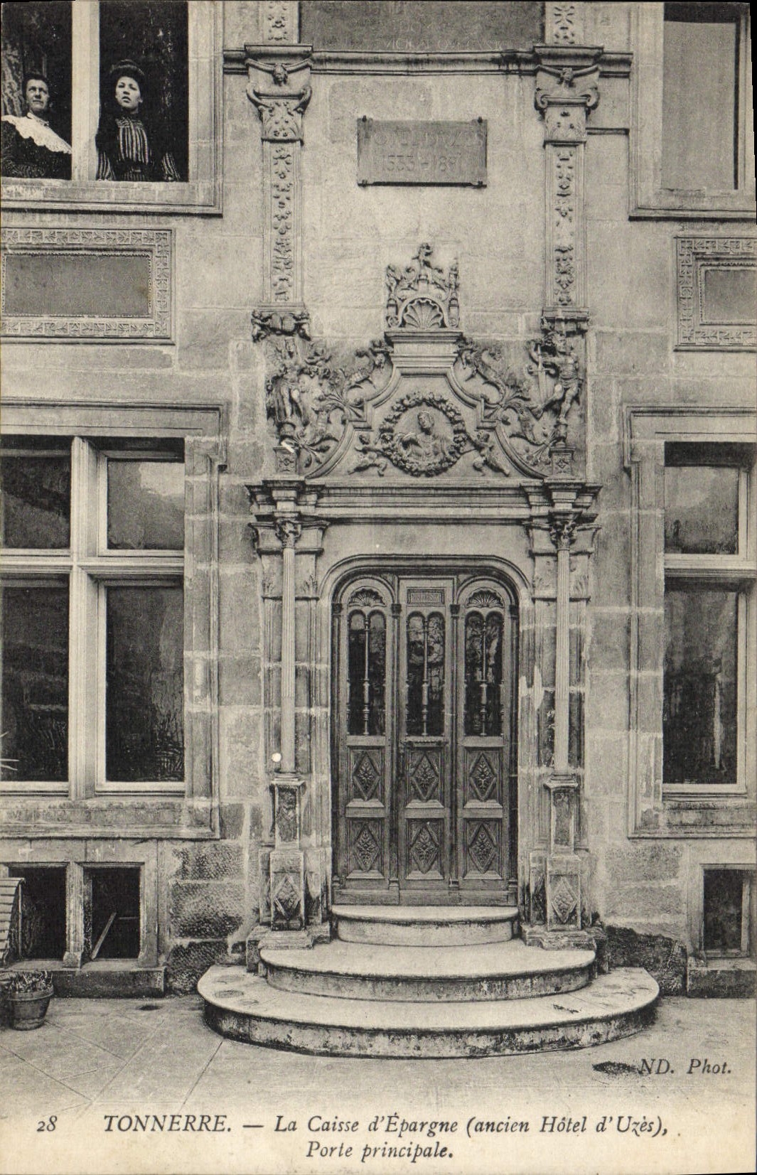 CPA Banque Tonnerre Caisse d'Epargne Ancien Hotel d'Uzes Porte principale