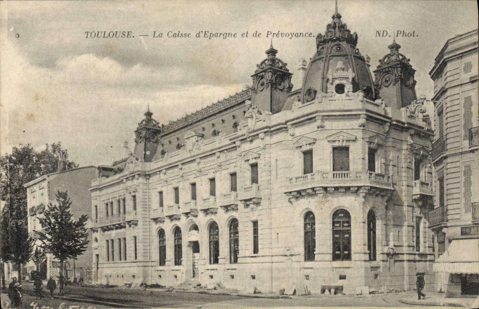 VINTAGE POSTCARD Toulouse Bank the Precaution and Savings bank