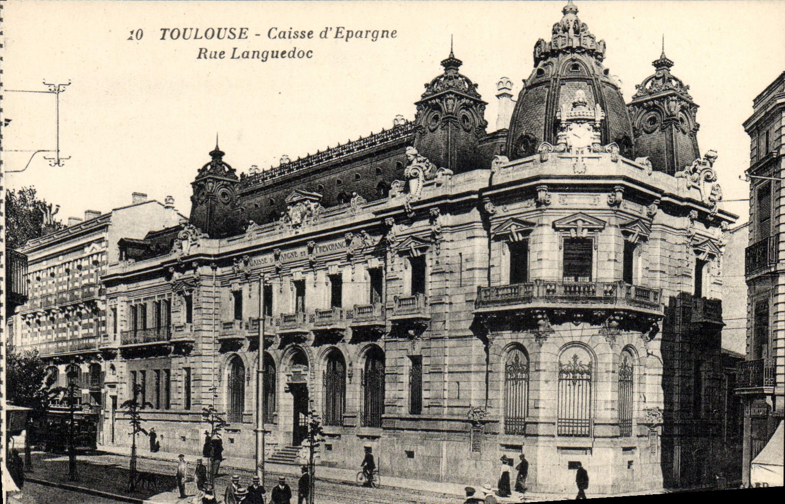 VINTAGE POSTCARD Bank Toulouse Savings bank Street Languedoc