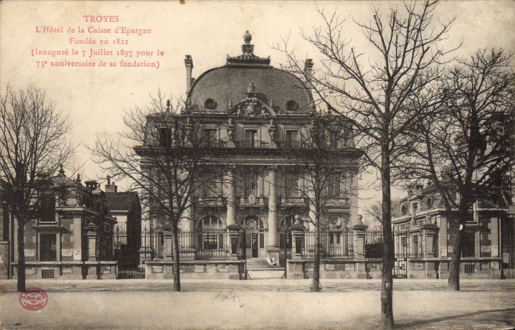 VINTAGE POSTCARD Troyes Bank the Hotel of the Savings bank