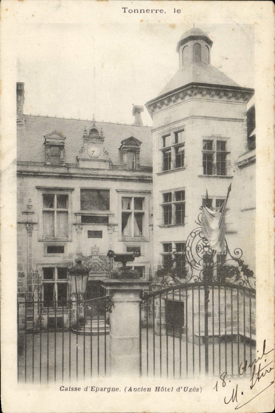 CPA Banque Tonnerre Caisse d'Epargne Ancien Hotel d'Uzes