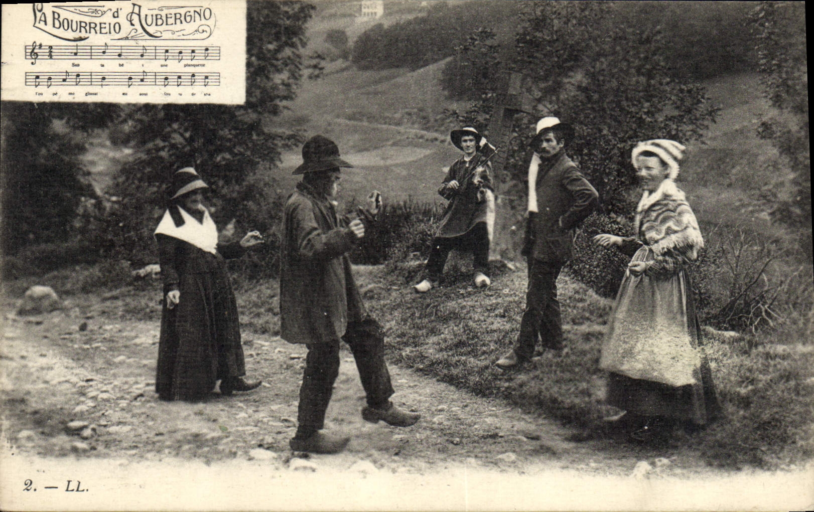 CPA Folklore Auvergne La bourree La Vouale La Rouzette