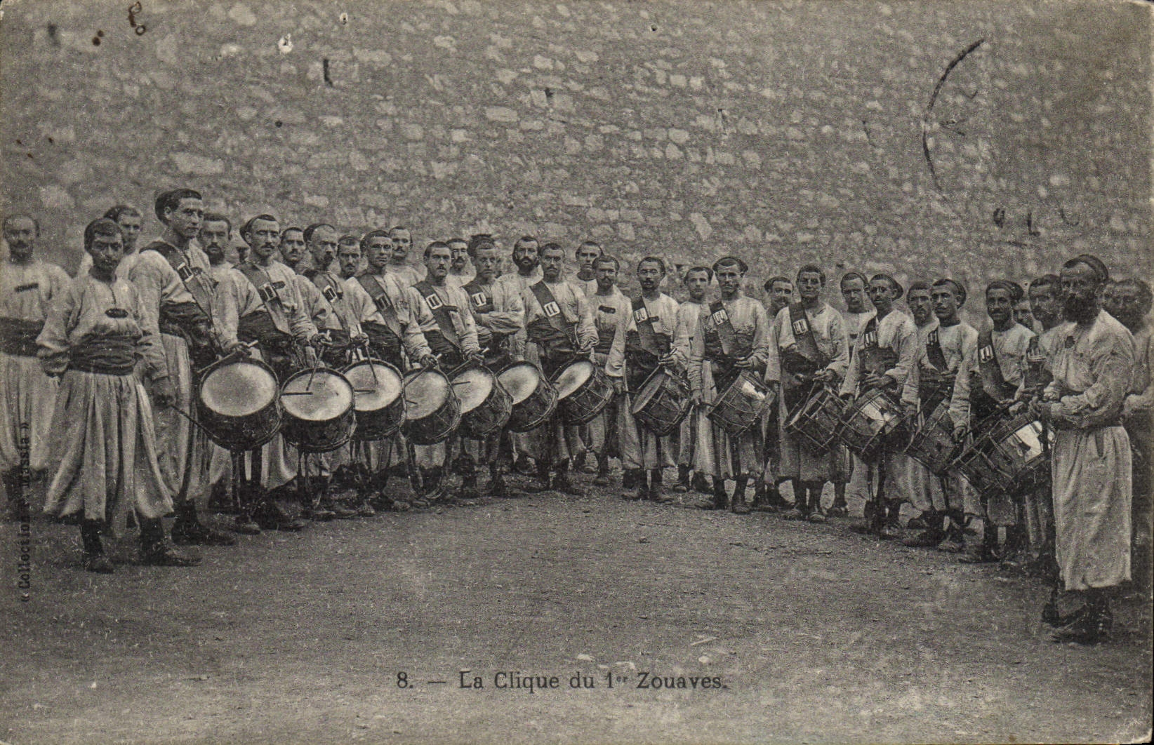 CPA Militaria La clique du 1er Zouaves 