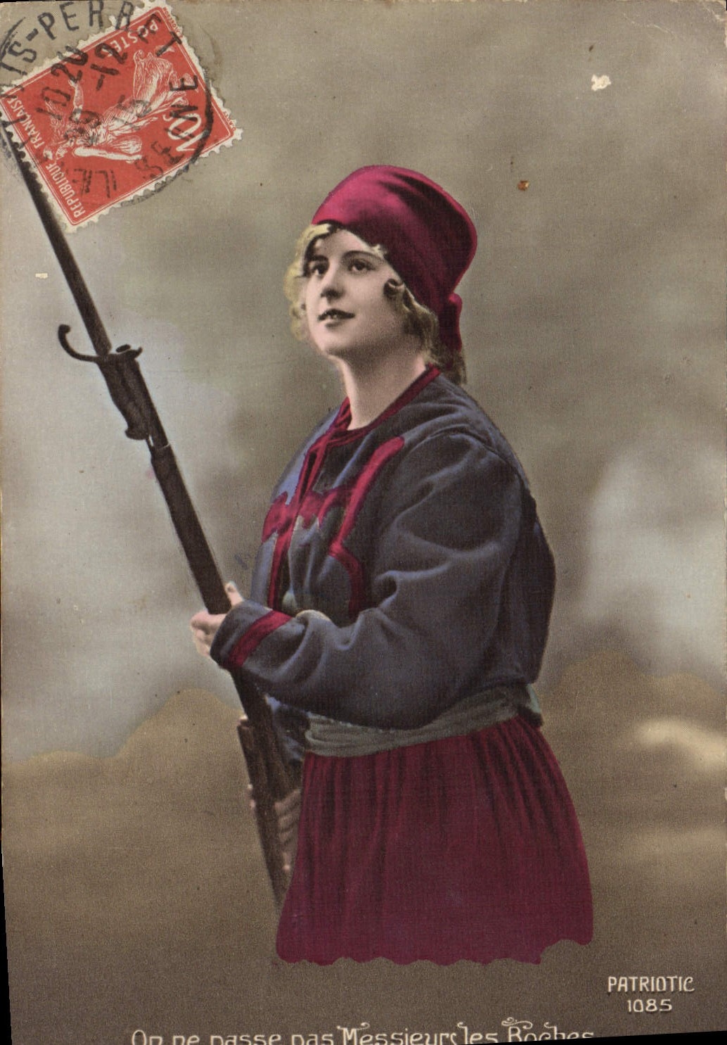 CPA Militaria Femme Zouave
