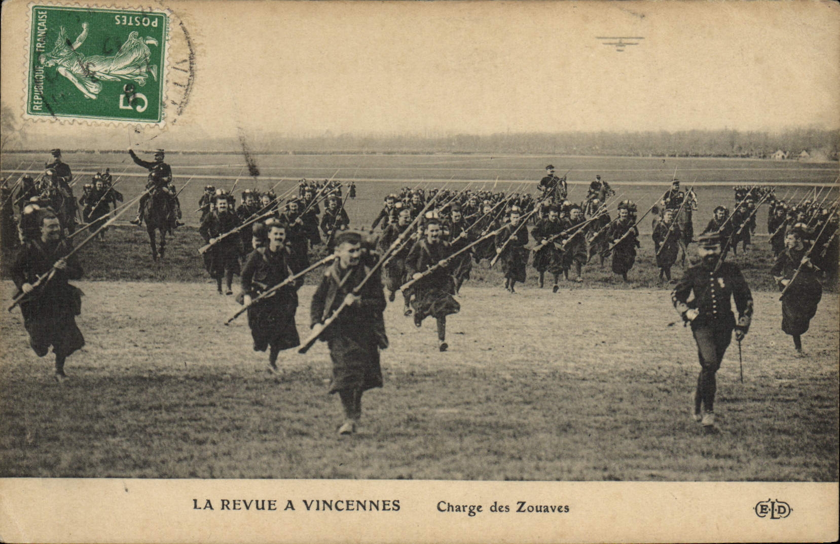 VINTAGE POSTCARD Militaria the review has Vincennes Charge with the Zouaves