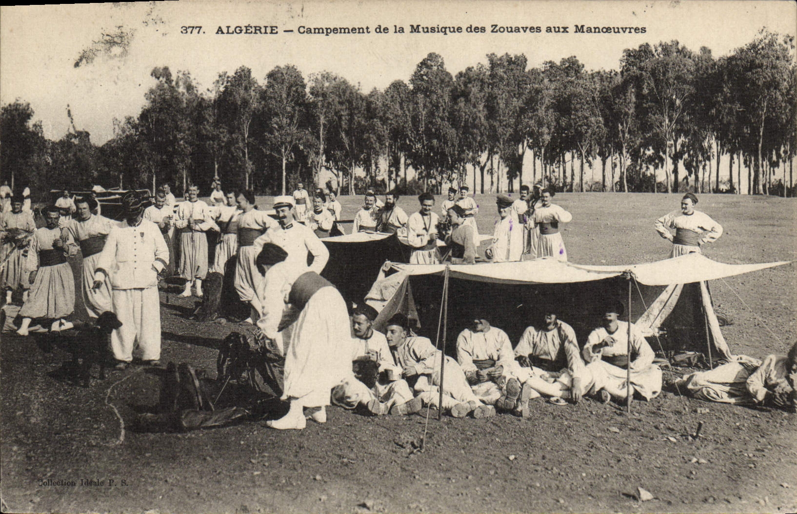 CPA Militaria Algerie Campement de la musique des Zouaves aux manoeuvres