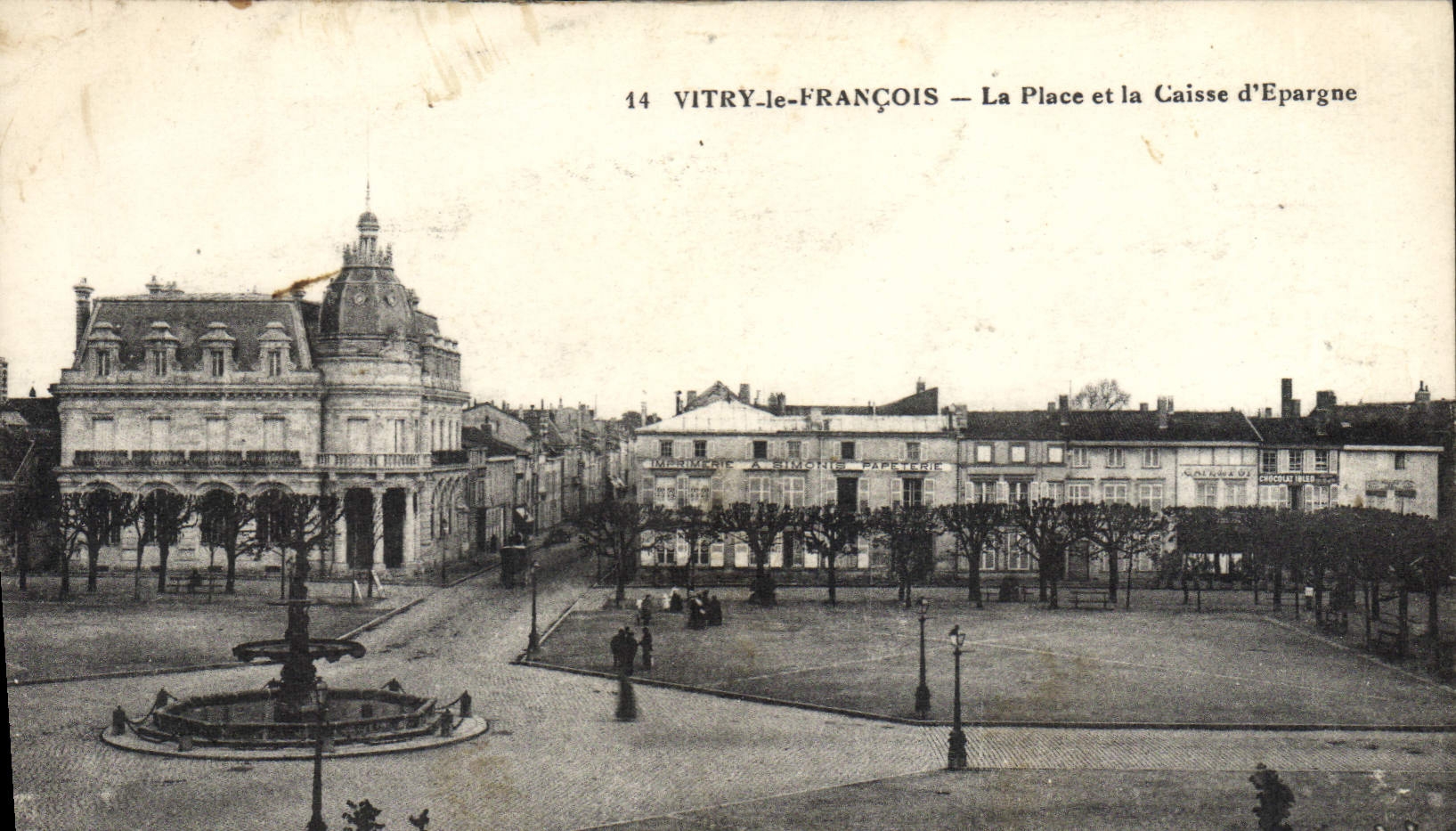 CPA Banque Vitry le Francois La place et la Caisse d'Epargne 