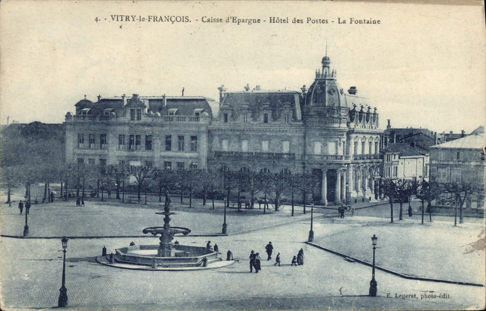 CPA Banque Vitry le Francois Caisse d'Epargne Hotel des Postes La fontaine