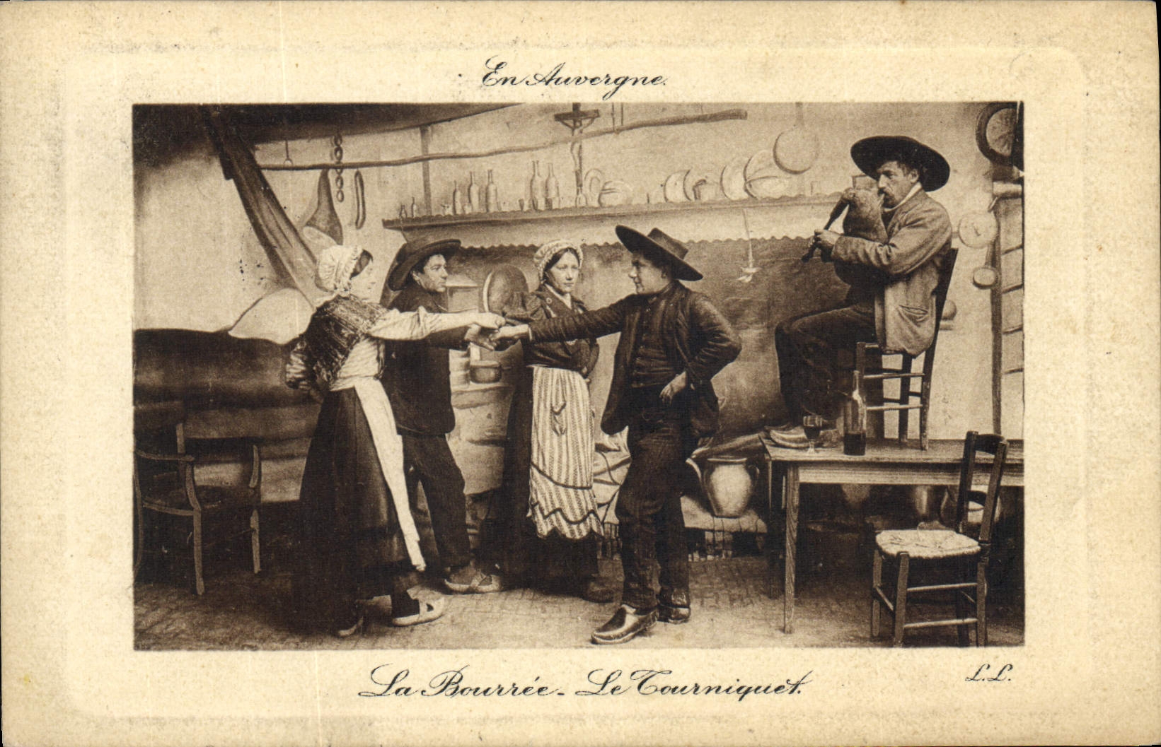 CPA Folklore Auvergne La Bourree Le Tourniquet