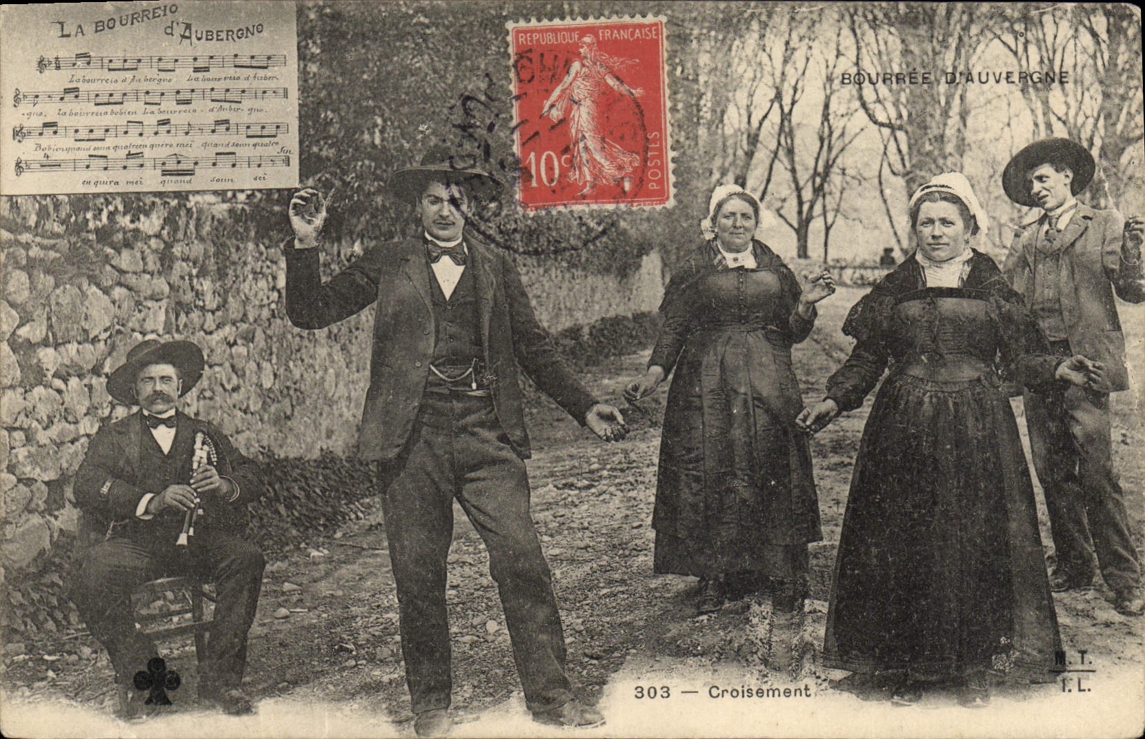 CPA Folklore Auvergne La Bourree Croisement