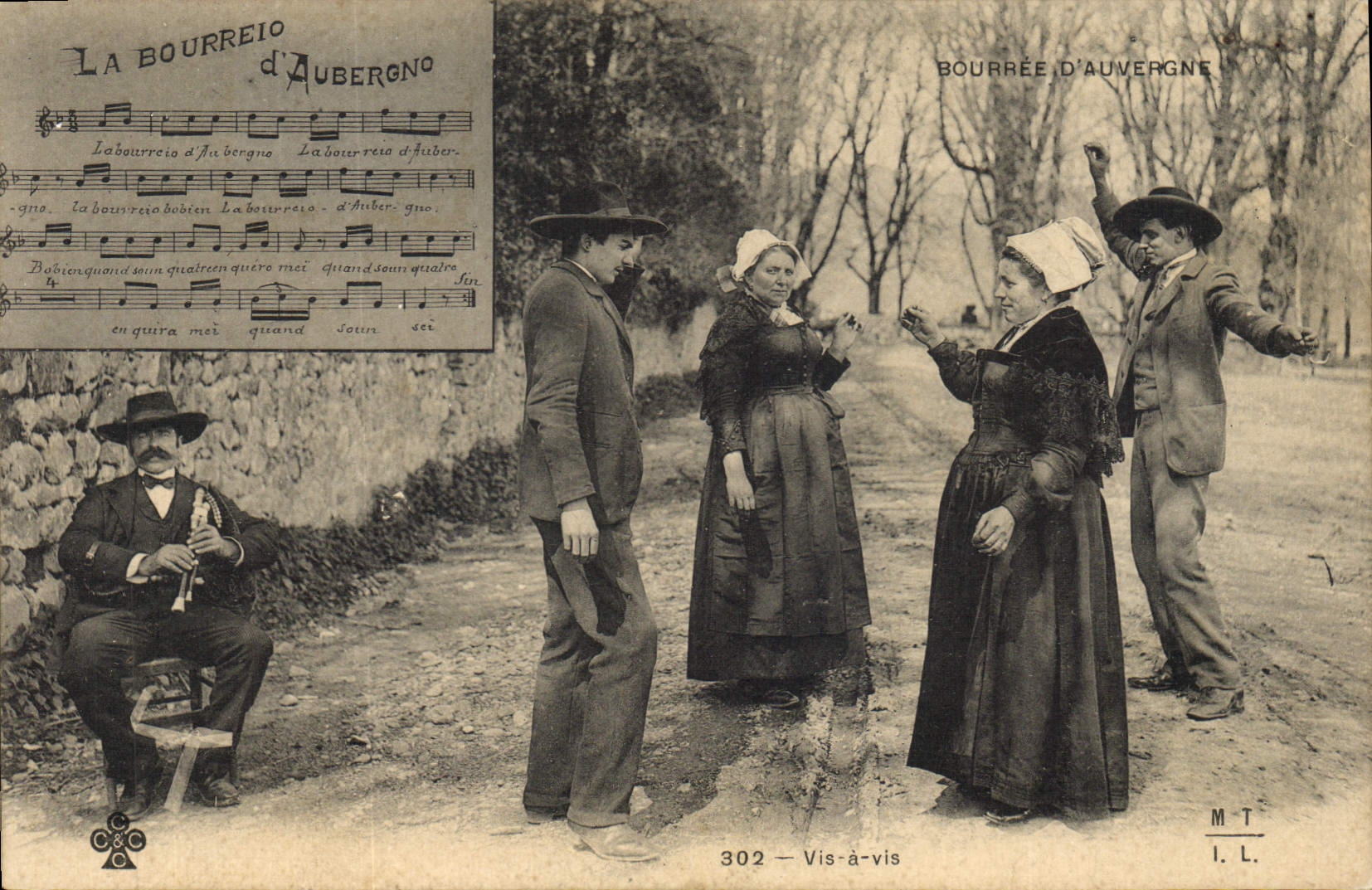 CPA Folklore Auvergne La Bourree Vis a Vis