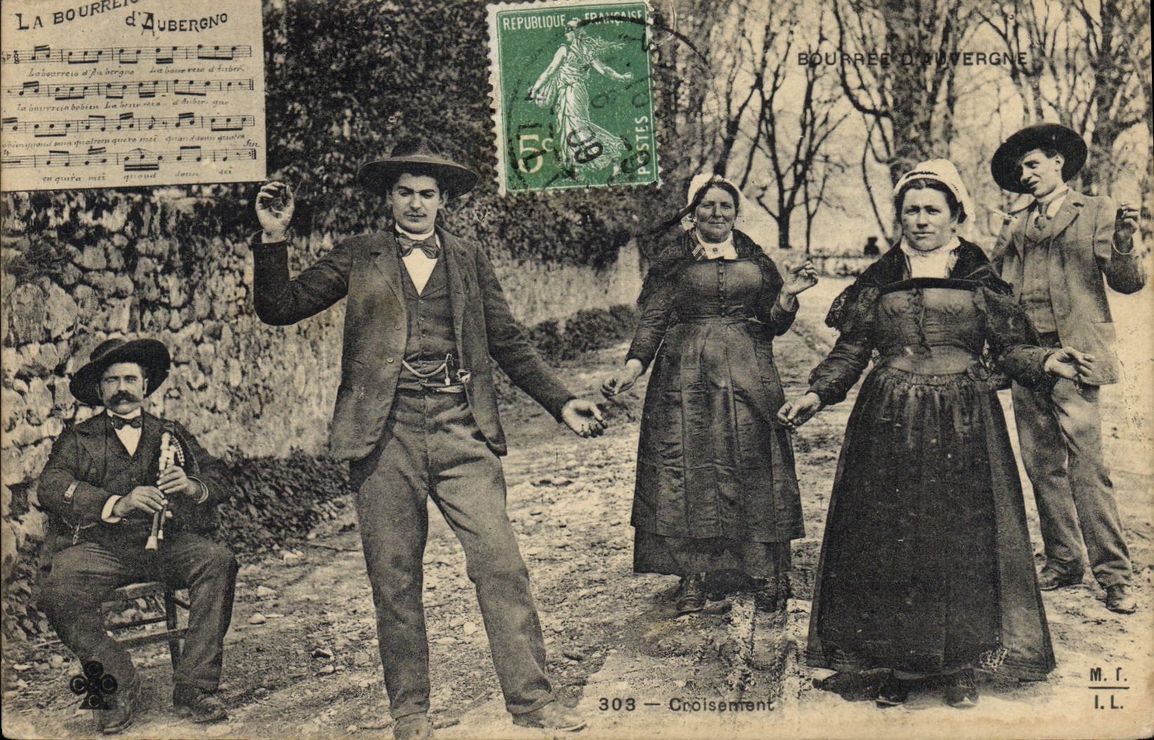 CPA Folklore Auvergne La Bourree Croisement