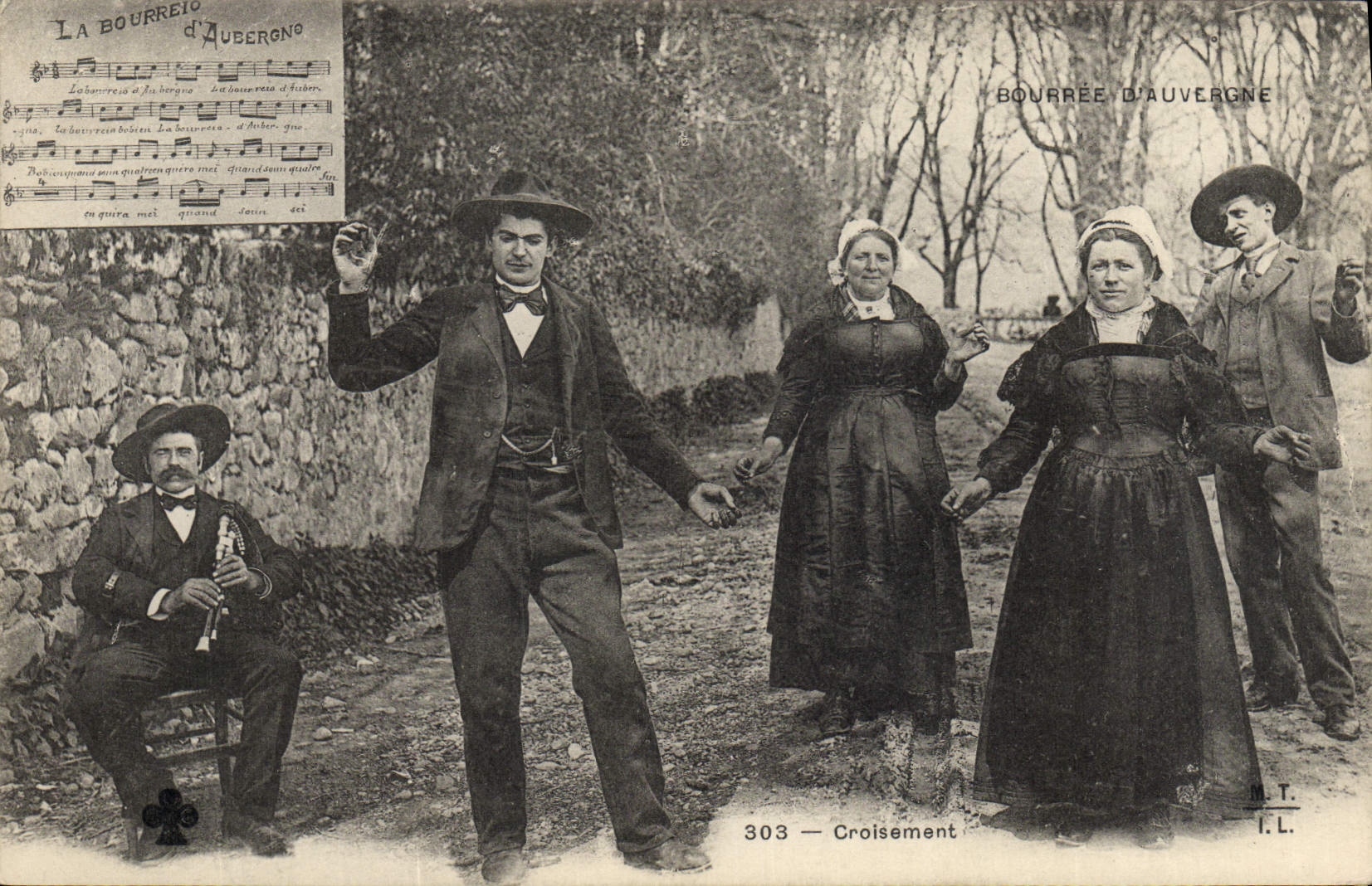 CPA Folklore Auvergne La Bourree Croisement