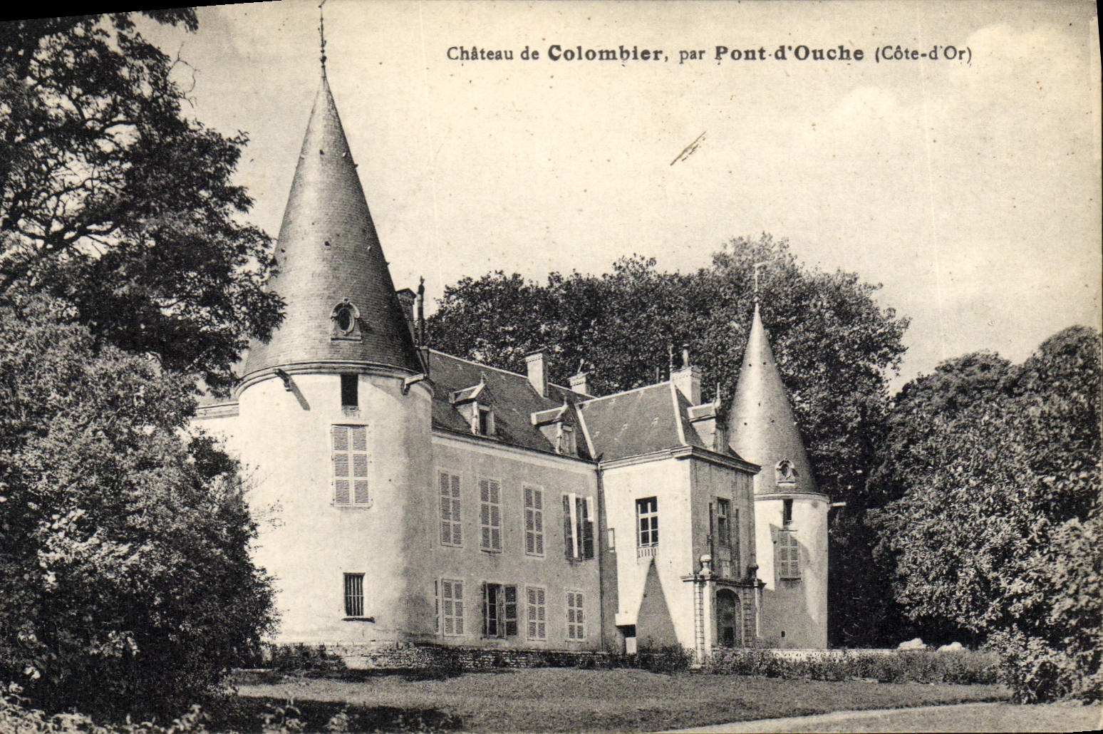 VINTAGE POSTCARD Dove Pigeon fancying Castle of Dovecote by Bridge of Oche
