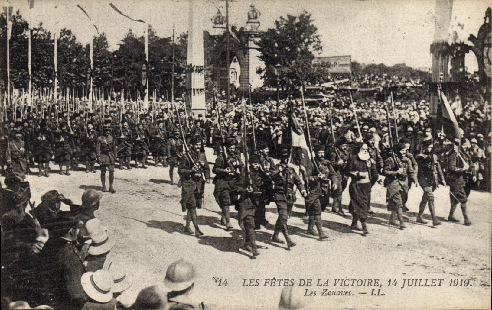 VINTAGE POSTCARD Militaria Paris Festivals of the Victoire July 14th, 1919 Zouaves