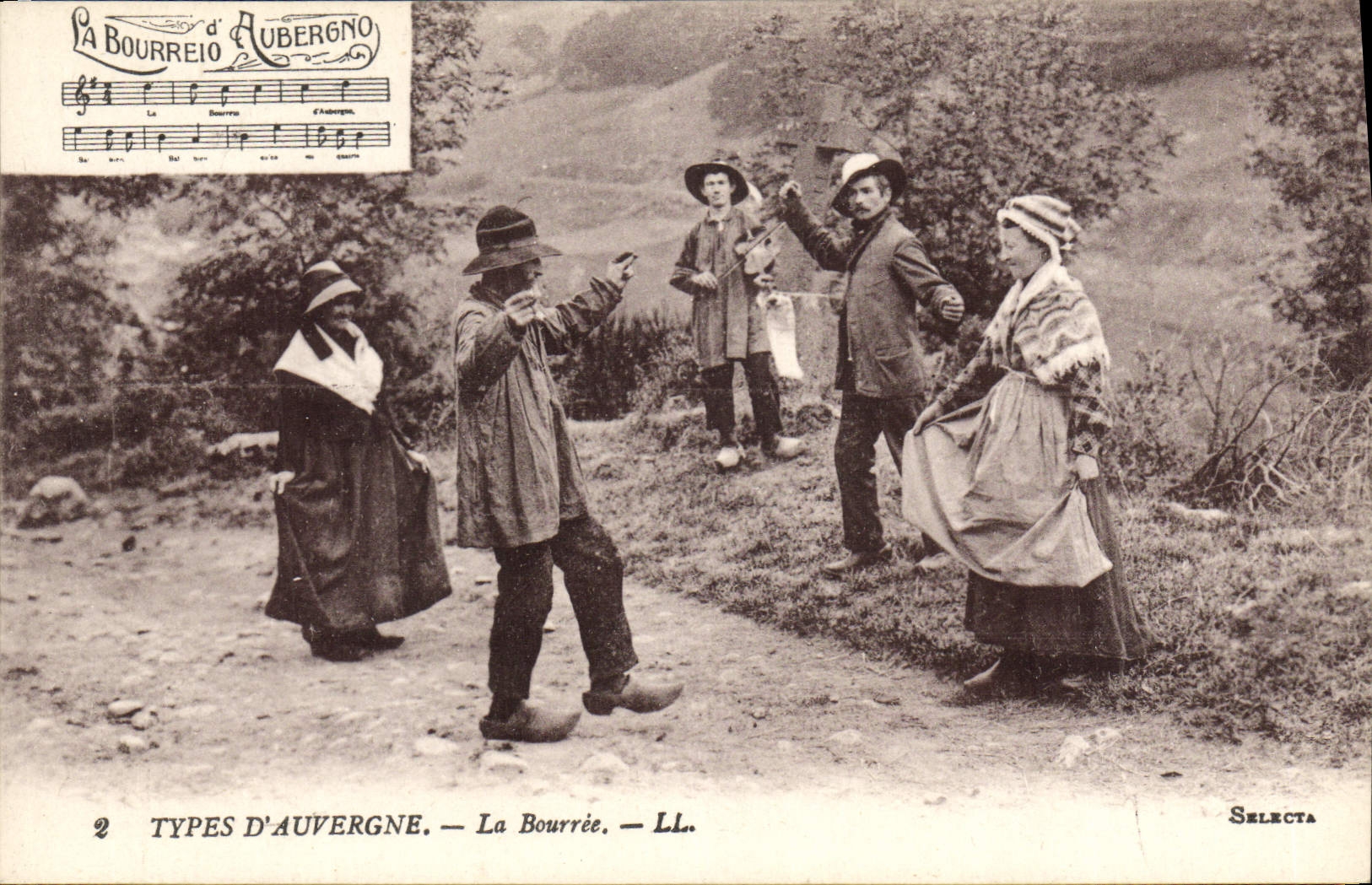 CPA Folklore Auvergne La Bourree