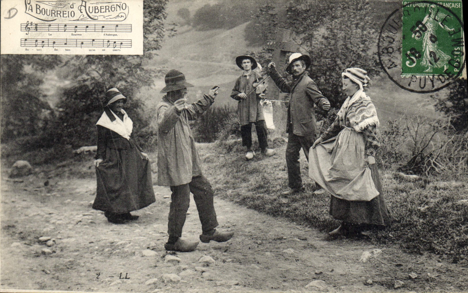 CPA Folklore Auvergne La Bourree