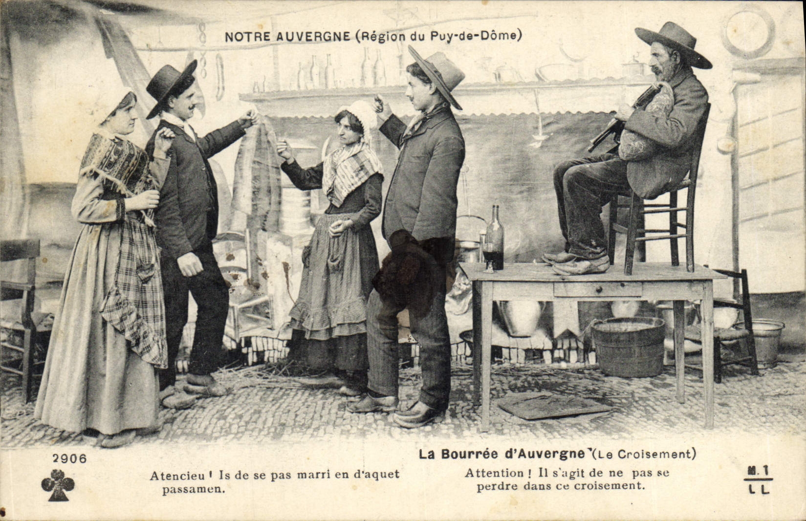CPA Folklore Auvergne La Bourree