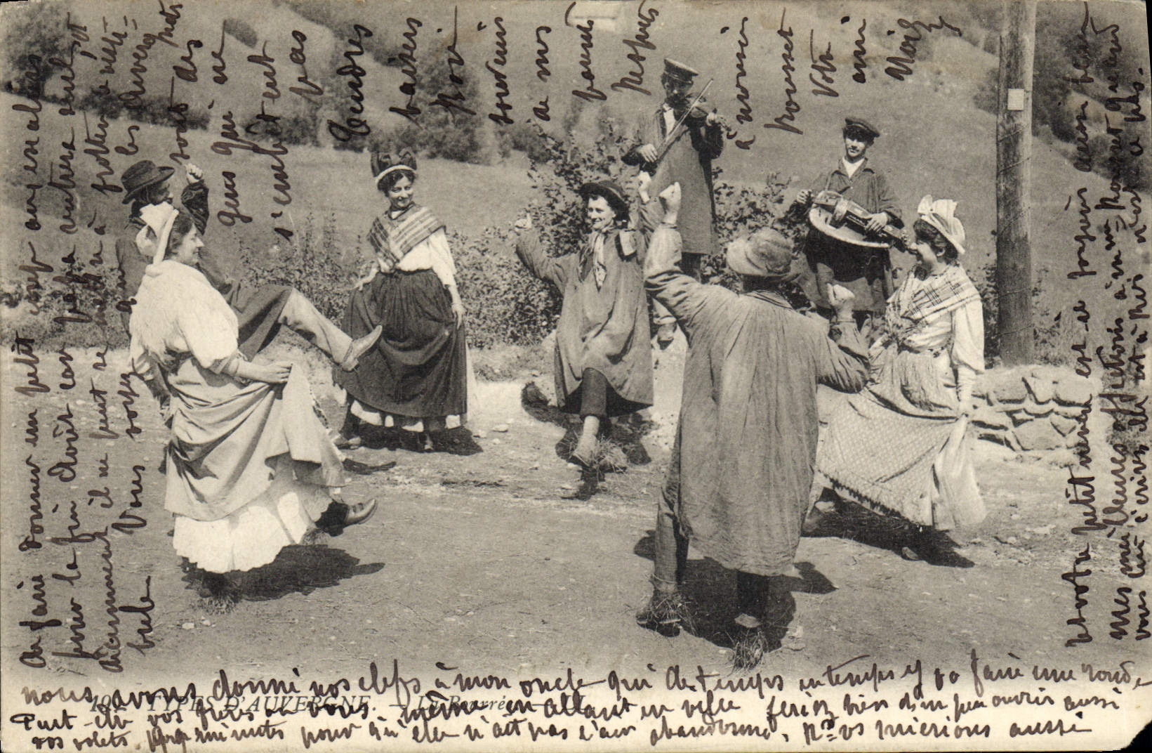 CPA Folklore Auvergne La Bourree