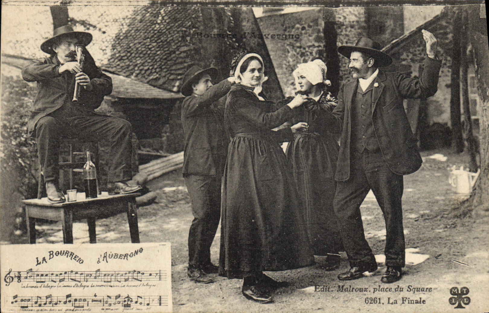 CPA Folklore Auvergne La Bourree