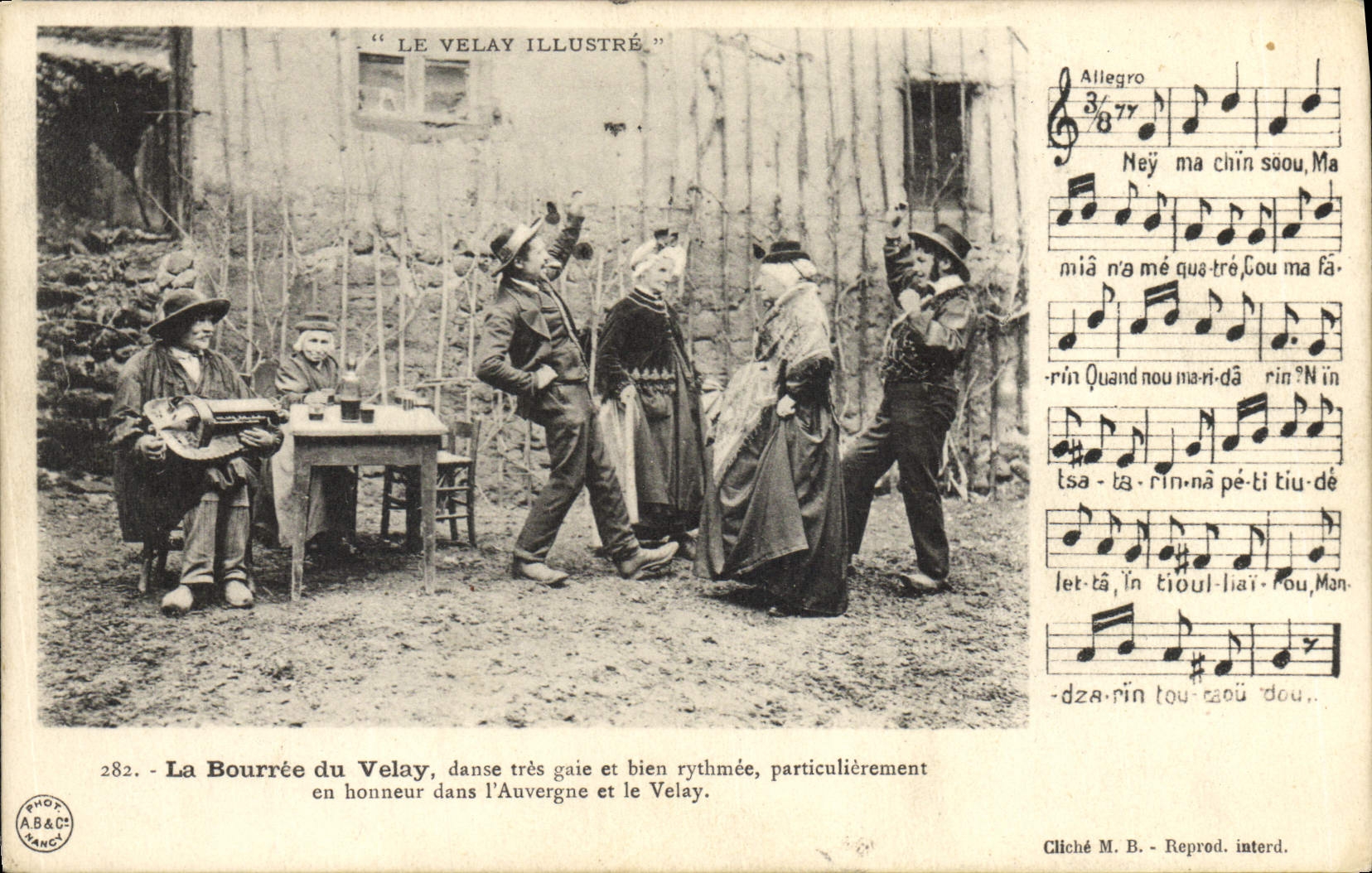 CPA Folklore Auvergne La Bourree du Velay