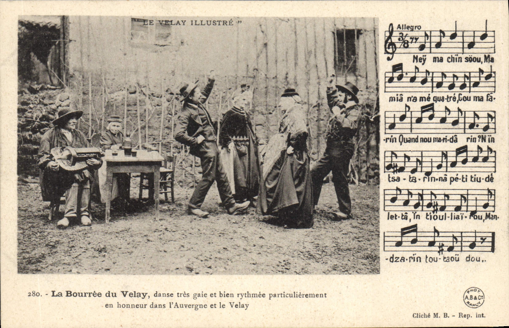CPA Folklore Auvergne La Bourree 