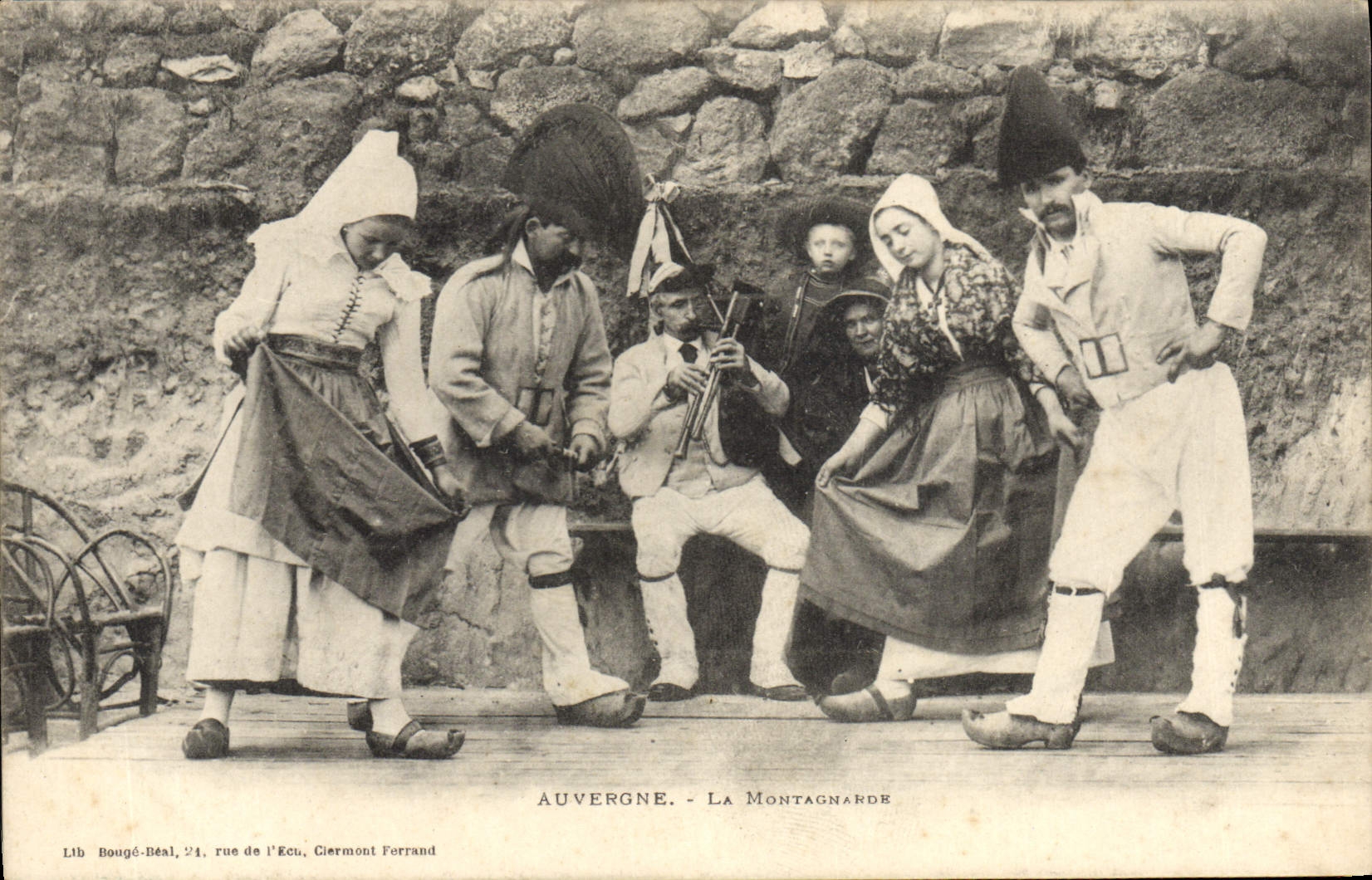 CPA Folklore Auvergne La Montagnarde