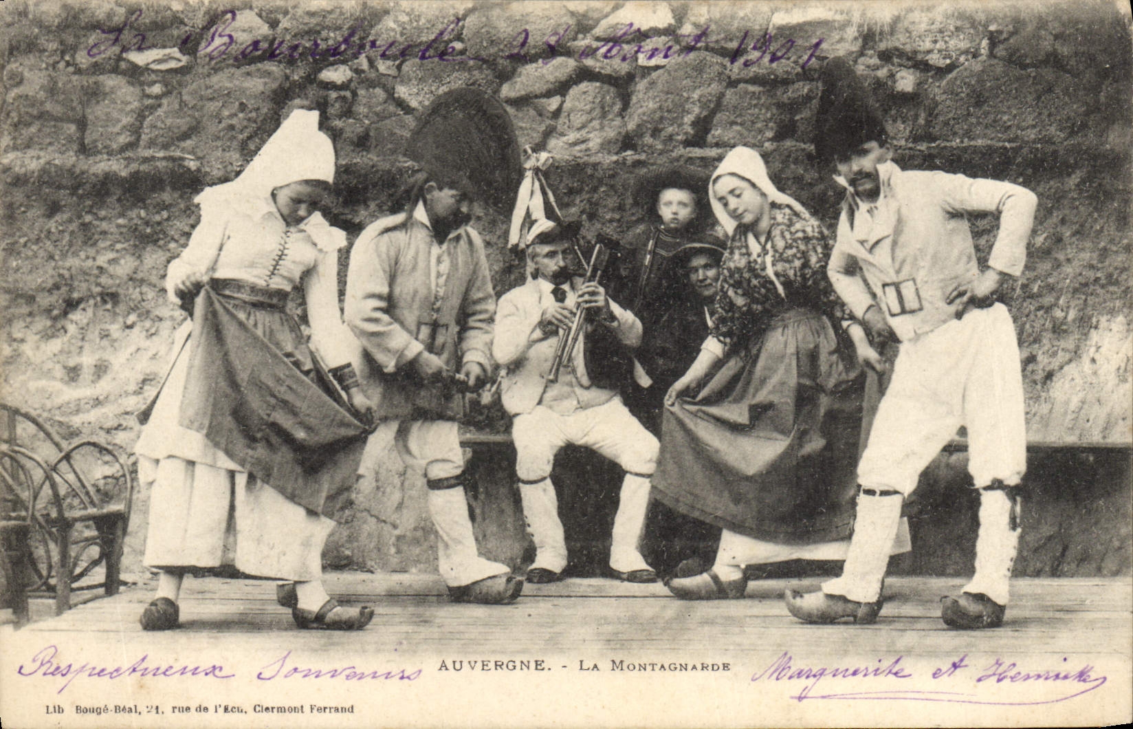 CPA Folklore Auvergne La Montagnarde