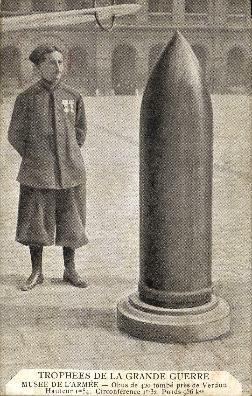CPA Militaria Musee de l'armee Paris Obus de 420 tombe pres de Verdun