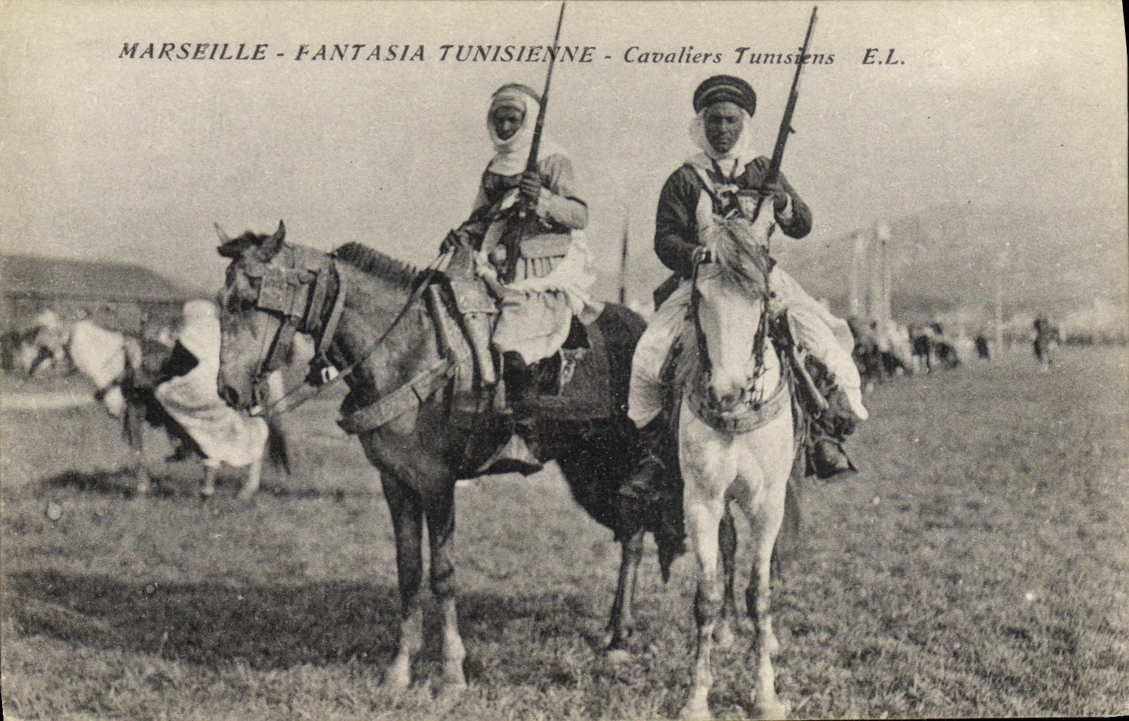 CPA Militaria Marseille Fantasia Tunisienne cavaliers tunisiens