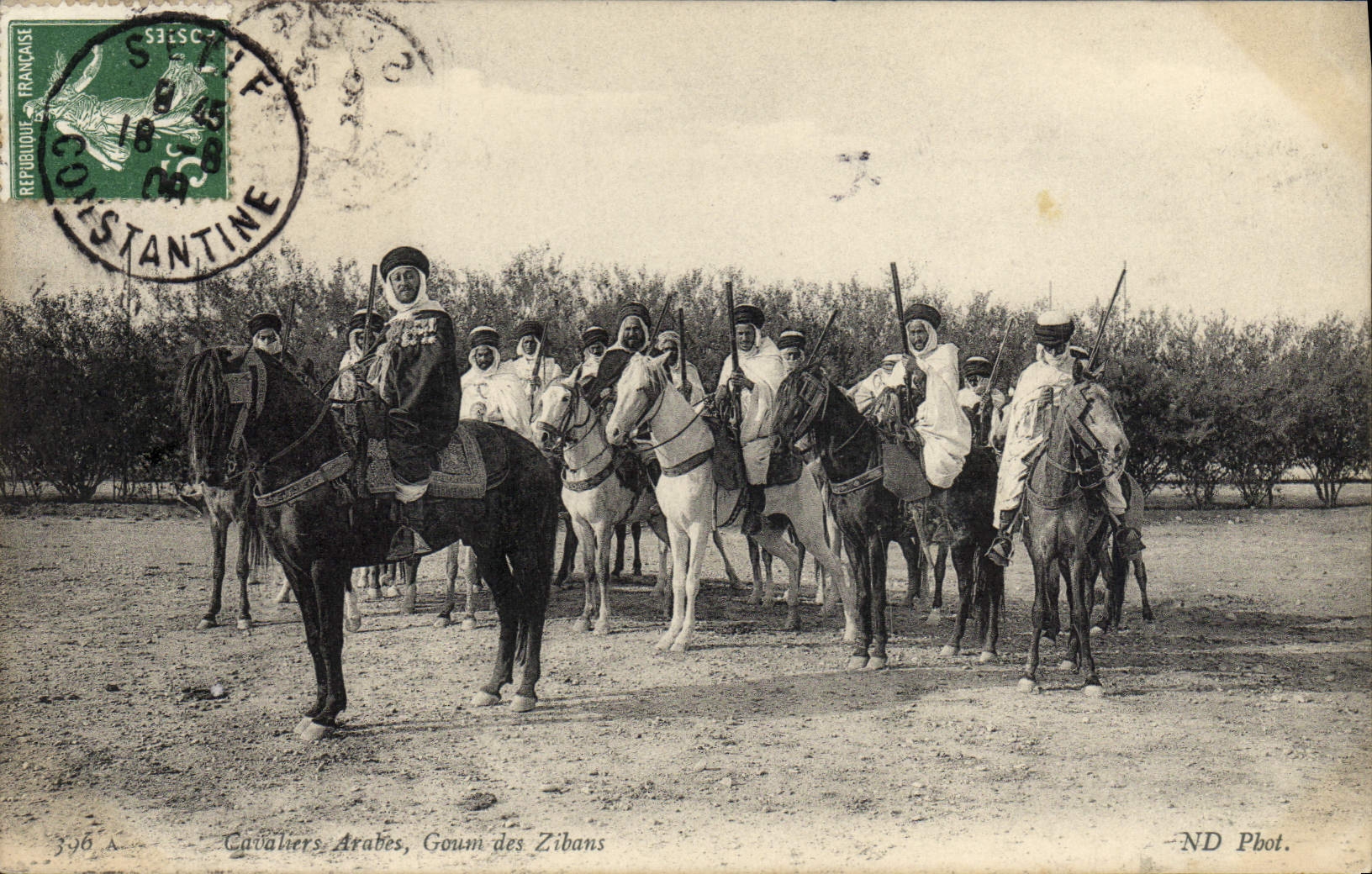CPA Militaria Cavaliers arabes Goum des Zibans