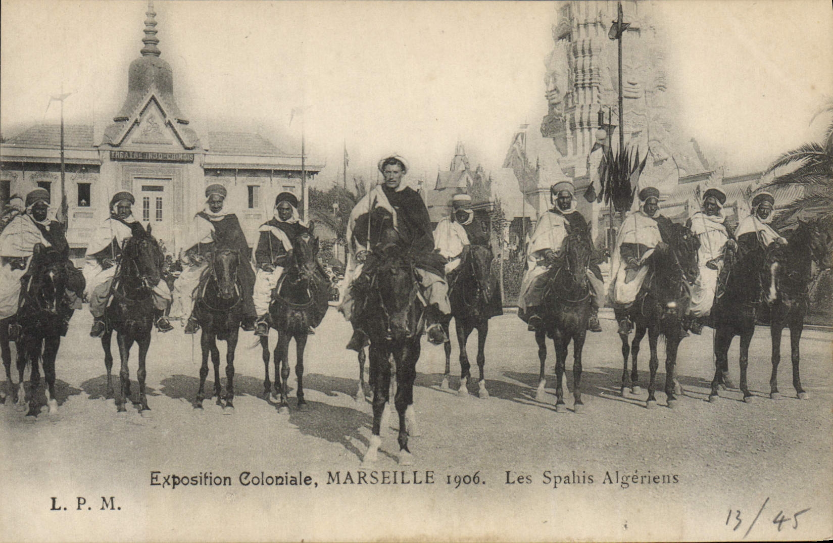 Spahis argelinos del colonial 1906 de Militaria Marsella de la POSTAL de la VENDIMIA favorablemente