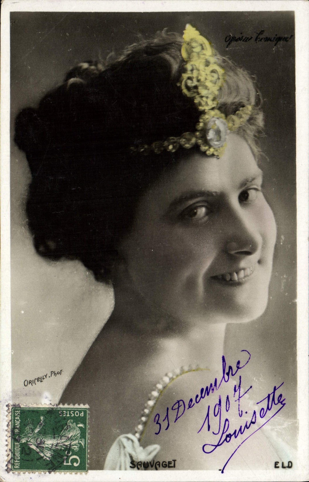 VINTAGE POSTCARD Theater Sauvaget Woman Operated Comic Paris