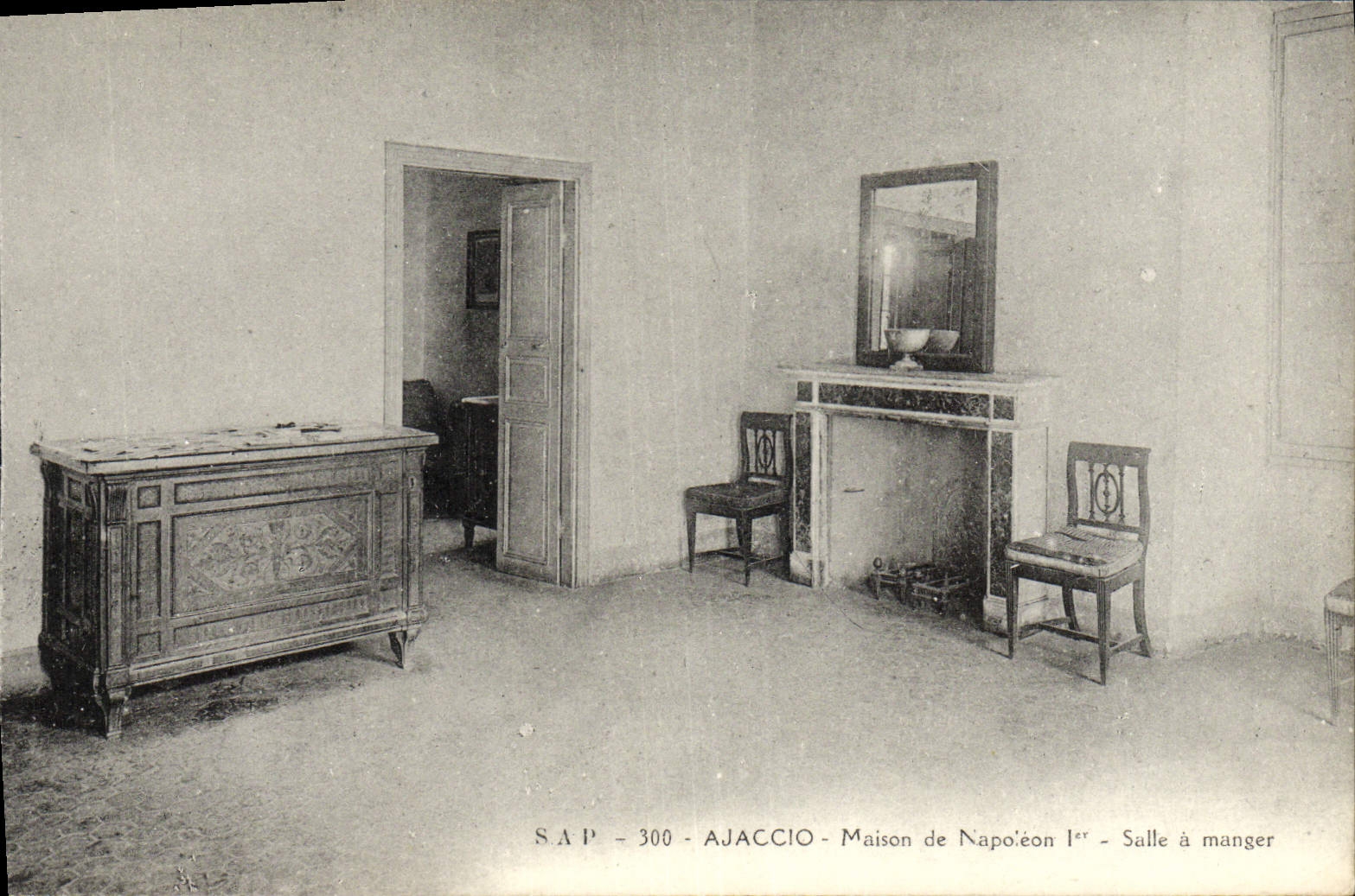 POSTAL Napoleon de la VENDIMIA el 1r comedor de la casa de Ajacio
