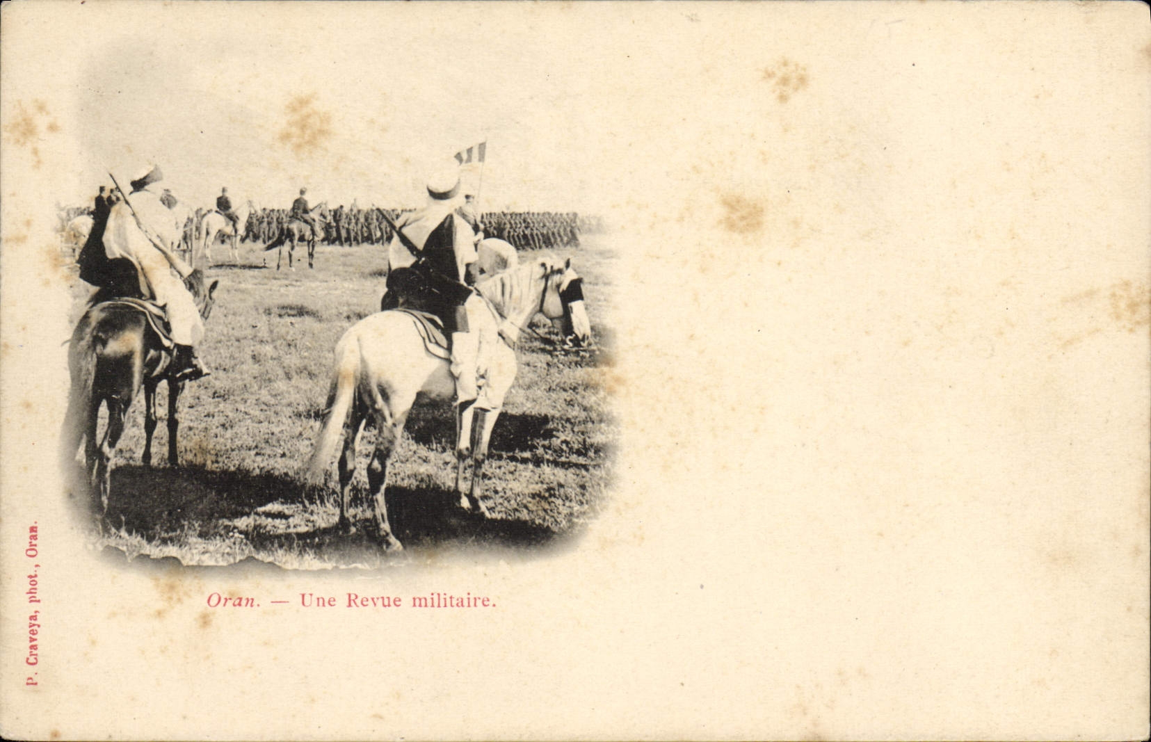 CPA Militaria Oran Une revue militaire