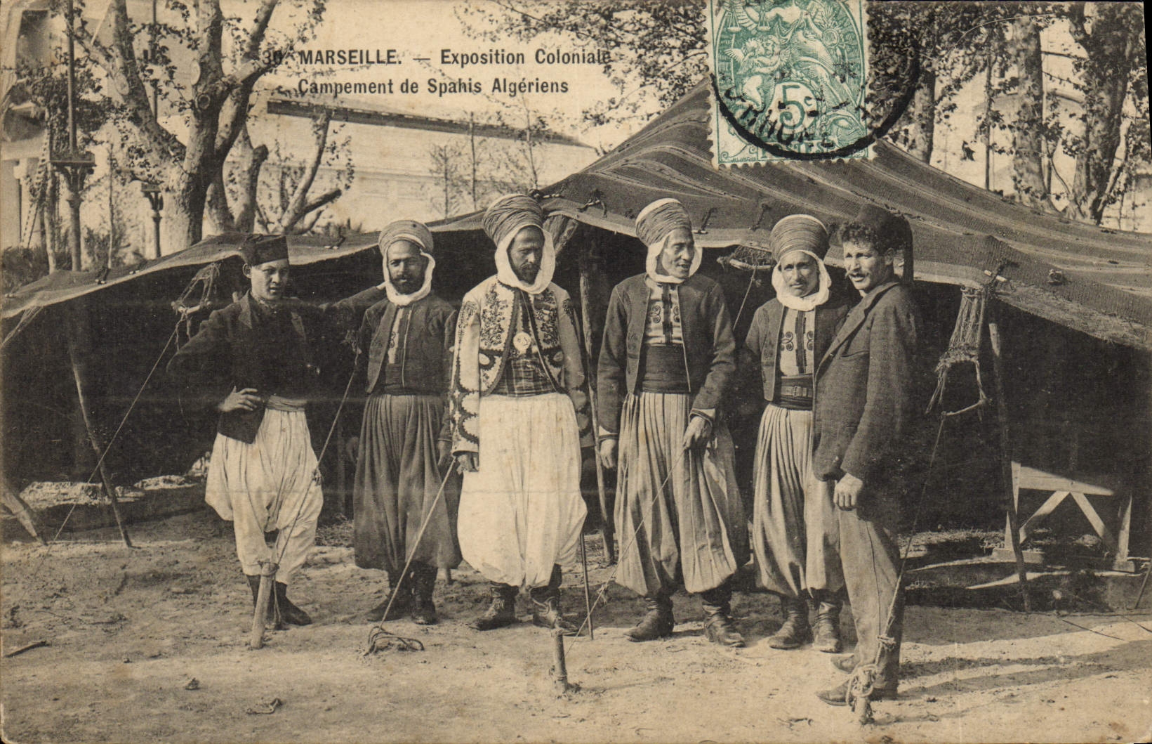 CPA Militaria Marseille Exposition coloniale Campement de Spahis Algeriens