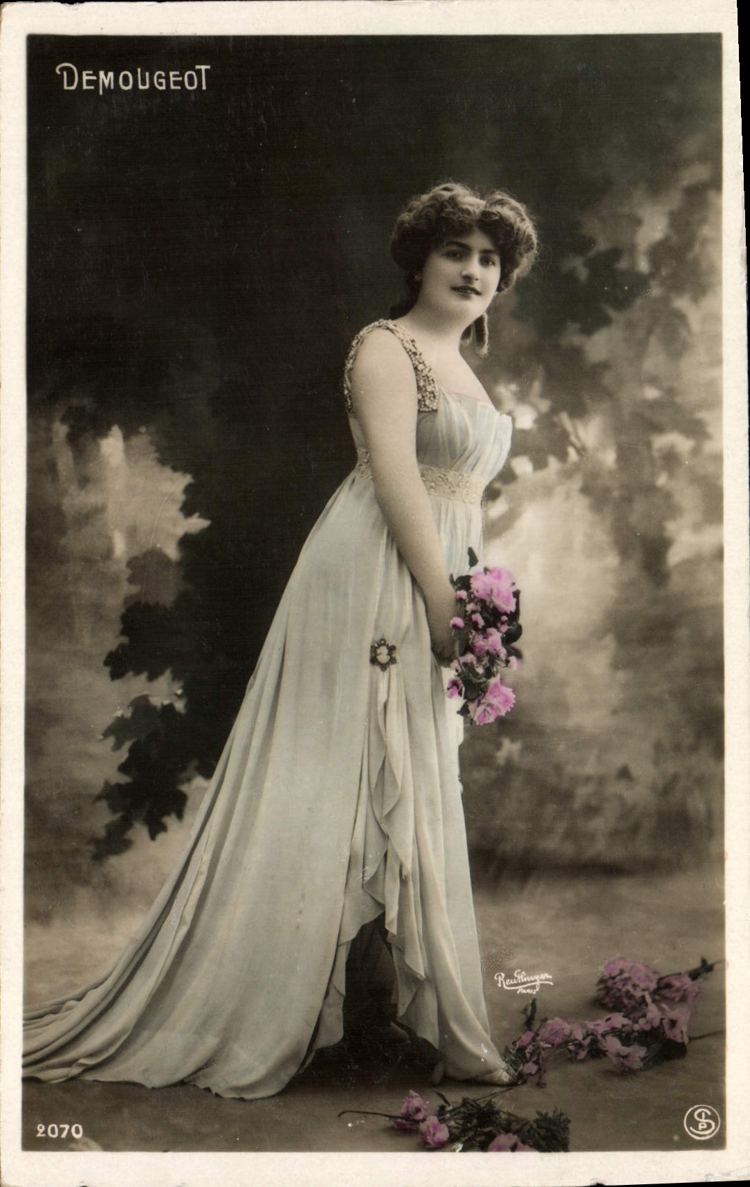 VINTAGE POSTCARD Theater Demougeot Woman